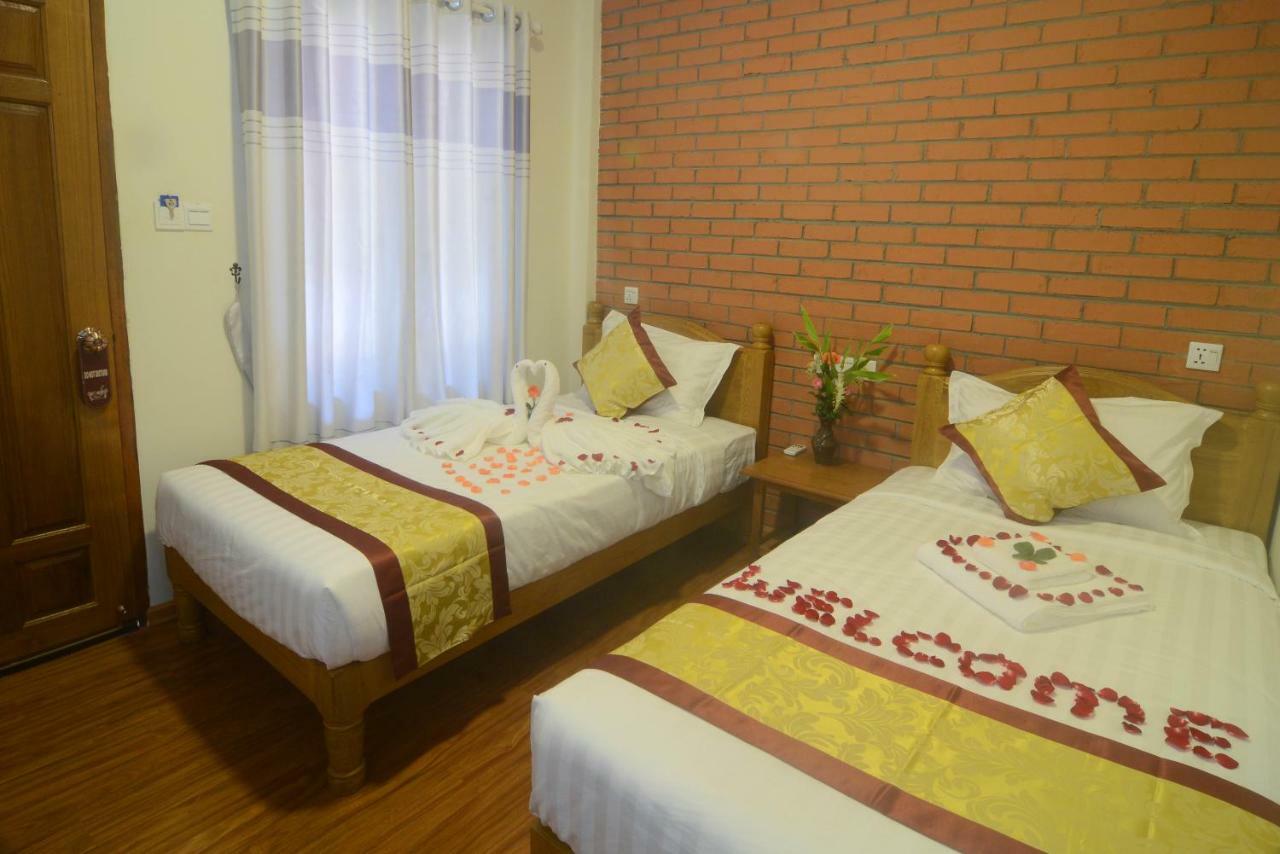 A Little Bit Of Bagan Hotel Bagian luar foto